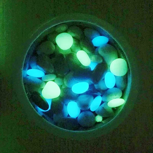 EVERYGLOW Photoluminescent cobble stone for garden decoration
