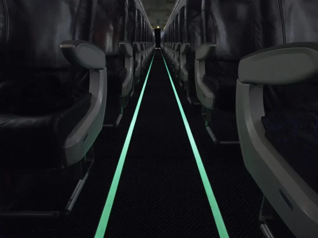 photolumininescent aluminum plate for route marks